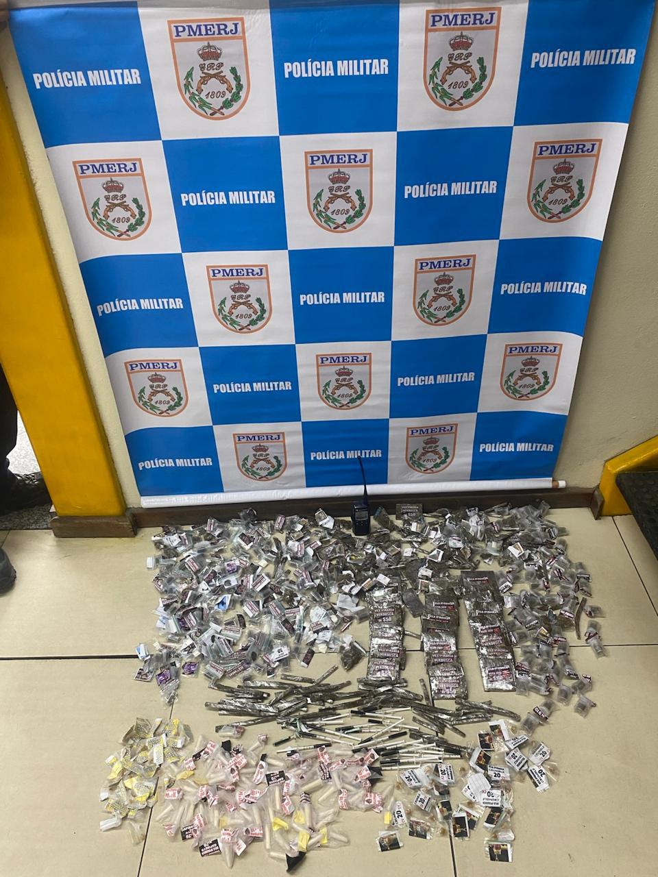 12º BPM apreende drogas na Vila Ipiranga, em Niterói